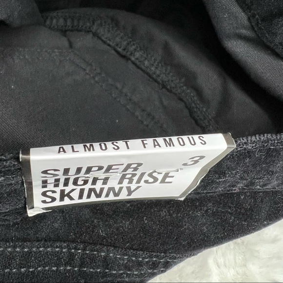 NEW Almost Famous Black Velvet Skinny Jeans Size 3 OR 9 Super High Rise - Picture 3 of 9